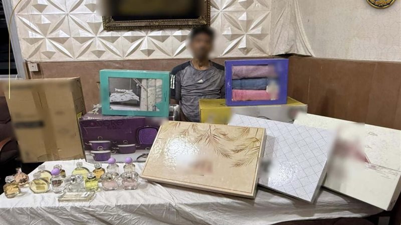 المتهم و امامه المضبوطات