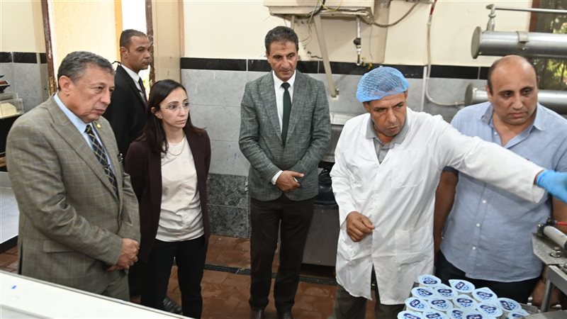 محافظ البحيرة تتفقد