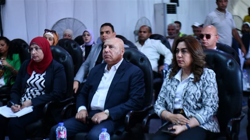 وزيرة البيئة ومحافظ