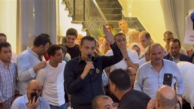 من مسقط رأسه بالشرقية.. أحمد عبدالجواد يلتقي أهالي منيا القمح ومحبيه (فيديو)