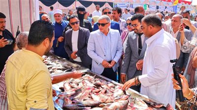 انطلاق مبادرة “أسماك البلد لأهل البلد” وسوق اليوم الواحد بمدينة أبوصوير 