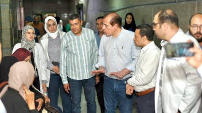 نائب وزير الصحة يتفقد منشآت صحية بدمياط ويشيد بأداء مستشفى الحميات