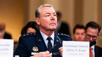 إقالة رئيس استخبارات البنتاجون .. وسيناتور: ترامب يسعى لتسييس الأمن القومي