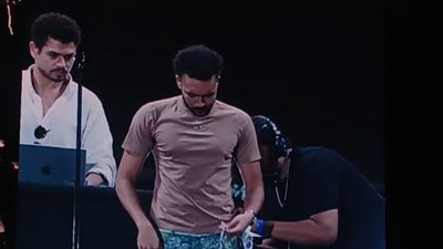 لحظة صعود ويجز تشعل أجواء مهرجان العلمين وسط تفاعل جماهيري واسع|صورة 