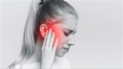 طنين الأذن اليسرى.. 10 أسباب محتملة وطرق علاج حديثة