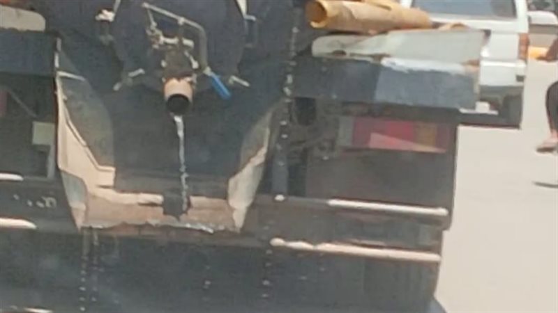 سيارة مجارى تثير