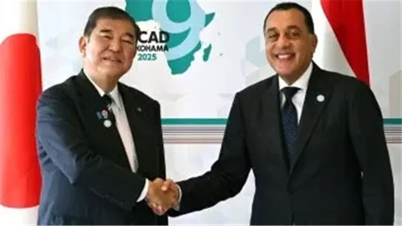 رئيس الوزراء بقمة