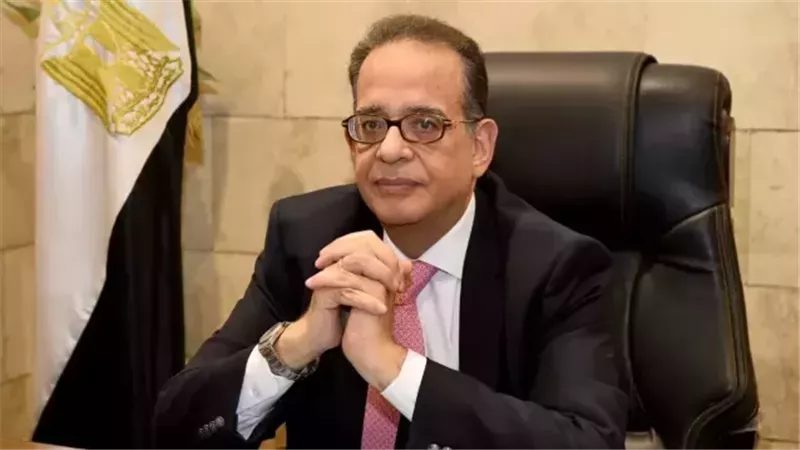 النائب طارق عبد العزيز