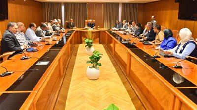 محافظ أسيوط يطلق حزمة مبادرات تنموية وخدمية بالتعاون مع المديريات والمجتمع الم