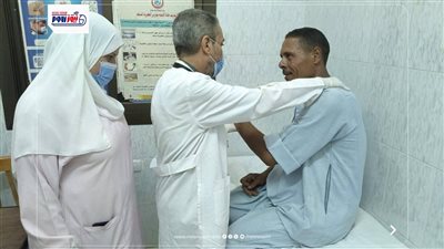 صحة المنيا تقدم الكشف الطبي لـ 1050 مواطنًا بقرية عزاقة بالمجان