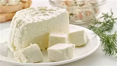 كيفية صنع الجبنة في المنزل بخطوات سهلة وطعم لا يقاوم 