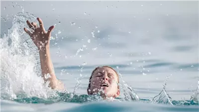 بعد غرق 6 فتيات في شاطئ أبو تلات بالإسكندرية.. كيف تحمي نفسك من الغرق؟| خاص