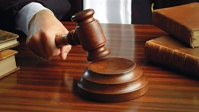 النيابة تحقق مع فتاتين وسائق لاتهامهم بالتعدي على مسن عربي وسرقته بأكتوبر