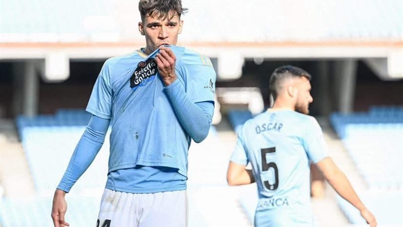 لاعب سيلتا فيجو يحتفل