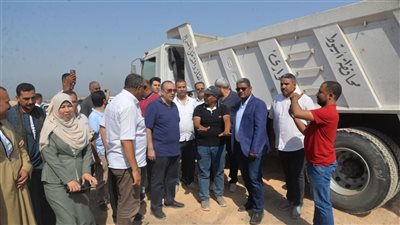 محافظ أسيوط يتفقد رفع الإحداثيات بالطريق الرابط بين البداري والبحر الأحمر