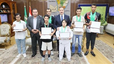 محافظ المنوفية يكرم عدداً من ذوي الهمم المتميزين رياضياً