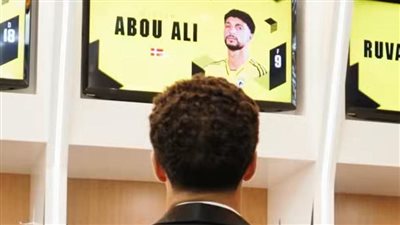 علم الدنمارك يزين دولاب وسام أبو علي في نادي كولومبوس كرو الأمريكي