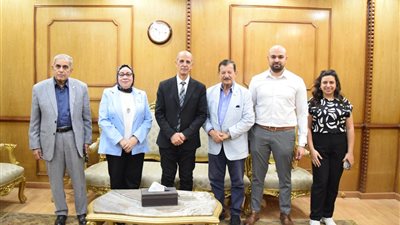 رئيس جامعة بني سويف ووفد نادي روتاري يبحثان سبل التعاون المشترك