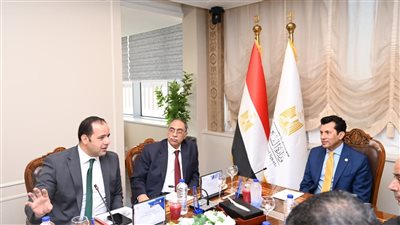 وزير الرياضة ومحافظ بورسعيد يتابعان معدلات تنفيذ استاد المصري ببورسعيد 
