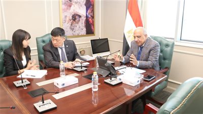 وزير الكهرباء يبحث مع 