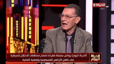 زمن غزة يُقاس بـ«حبة دواء وحفنة دقيق».. كاتب صحفي يصف الانهيار الإنساني