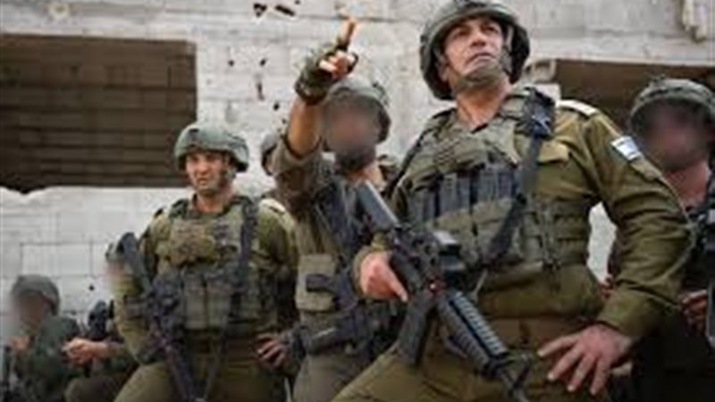 إيال زمير رفقة مجموعة