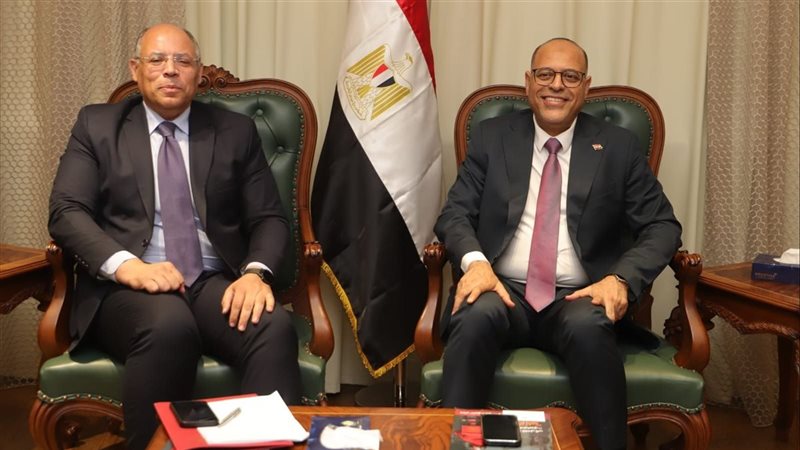 وزير العمل يستقبل