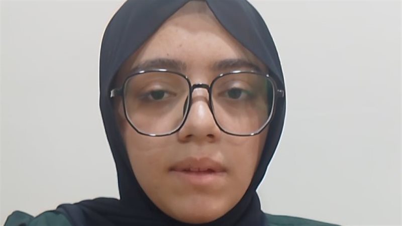 الطالبة عائشة