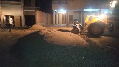 إيقاف أعمال بناء مخالفة والتحفظ على المعدات المستخدمة بحي عتاقة بالسويس 