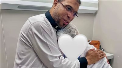 الشيخ محمد أبو بكر يطلب الدعاء لزوجته بعد وعكتها الصحية