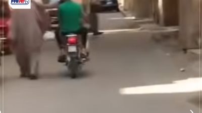 بيضربوهم بالقلم.. الأمن يفحص فيديو لشابين يعتديان على المارة في الشارع