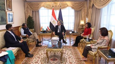  وزير الاتصالات يبحث مع سفير الهند بالقاهرة تعزيز التعاون فى مجالات التعهيد 