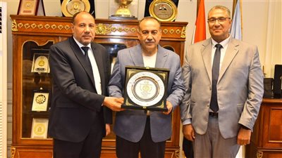 محافظ أسيوط يستقبل نائب رئيس جامعة الأزهر لبحث سبل التعاون المشترك