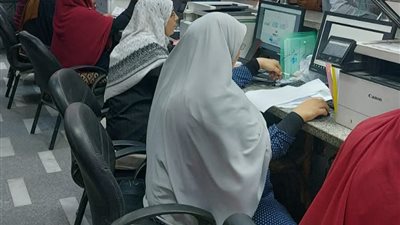 محافظ بني سويف يناقش تقرير اللجنة المُشرفة على سير ومنظومة العمل بالمراكز