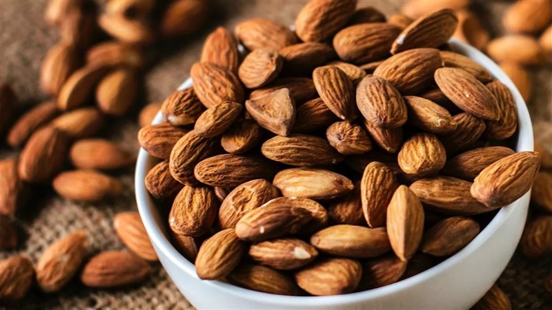 فوائد اللوز… حماية