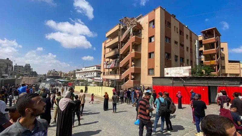 قصف مجمع ناصر الطبي