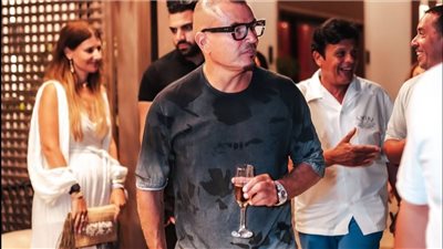 في أماكن السهر.. عمرو دياب يفتتح مشروع جديد بحضور نجوم الفن