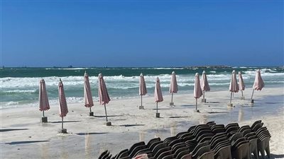 رفع الرايات الحمراء.. غلق الشواطئ المفتوحة بمرسى مطروح وتحذير من السباحة 