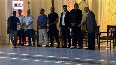 الاستعدادات الأولى لبدء عزاء والدة الموزع الموسيقي أمين نبيل