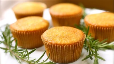 طريقة عمل مافن البرتقال والهيل الهش والشهي خطوة بخطوة