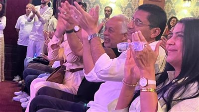 أشرف زكي ومحمد سري وشريف الدسوقي يشاهدون العرض الفائز بجائزة القومي للمسرح 