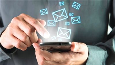 حكم بيع بيانات وأرقام هواتف العملاء دون إذنهم.. دار الإفتاء ترد