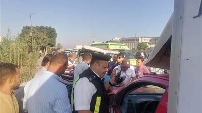 نجاة 6 أشخاص في حادث تصادم مروع بين ميكروباص وربع نقل على طريق طنطا – كفر الزي