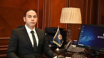 من هو الدكتور إسلام عزام رئيس البورصة المصرية الجديد ؟