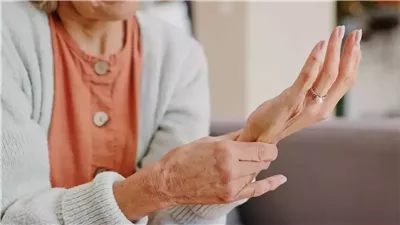 هشاشة العظام عند النساء بعد سن الأربعين: تهديد صامت وكيفية الوقاية 