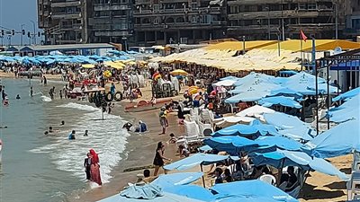 مفيدة شيحة وسهير جودة يحذّران المصيفين: الأمواج مرتفعة والخطر حقيقي