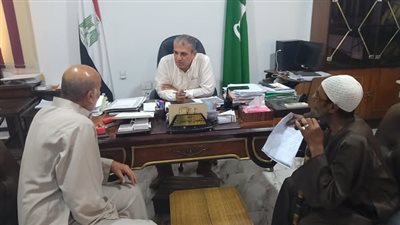 رئيس مركز ومدينة الزقازيق يستمع إلى شكاوى المواطنين ويتخذ إجراءات فورية