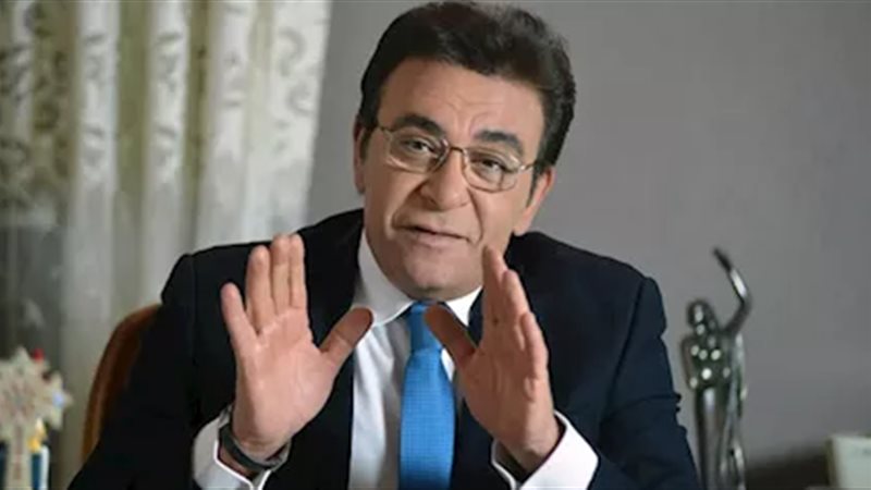 عاطف كامل