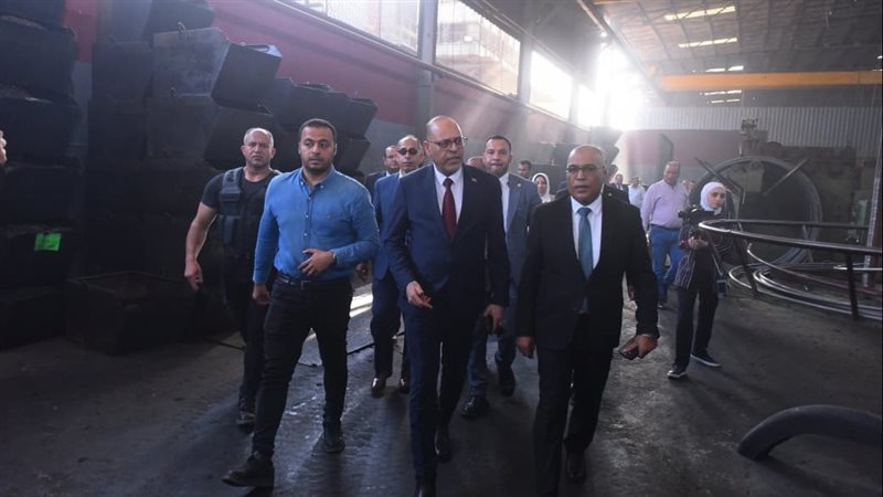 وزير العمل ومحافظ