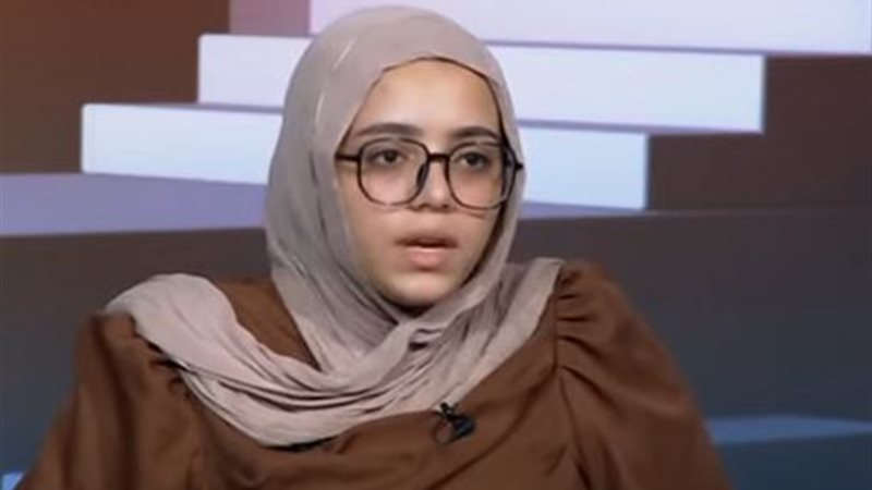 الطالبة عائشة